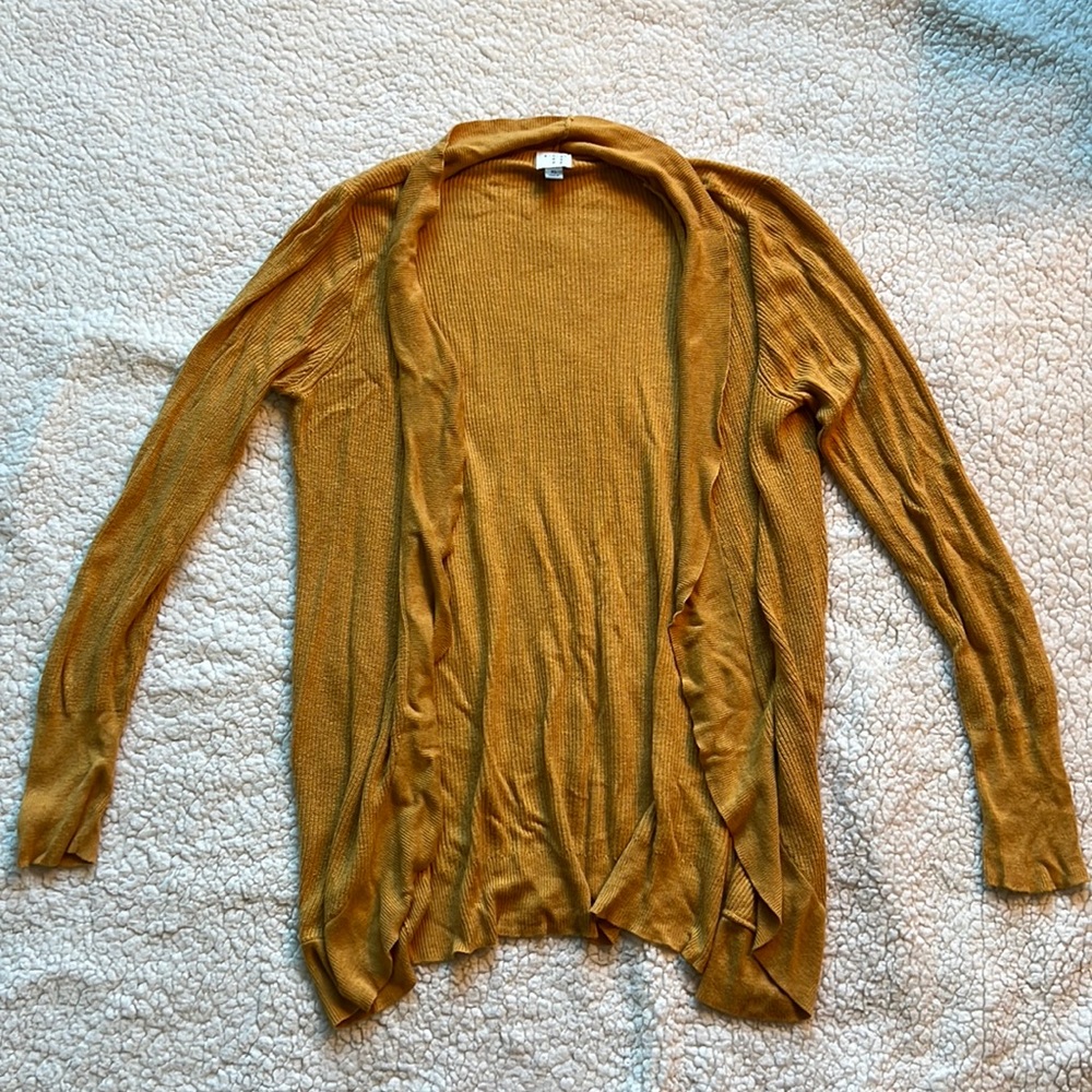 🦋3/$20 A New Day Target Gold long Yarn Cardigan with no pockets